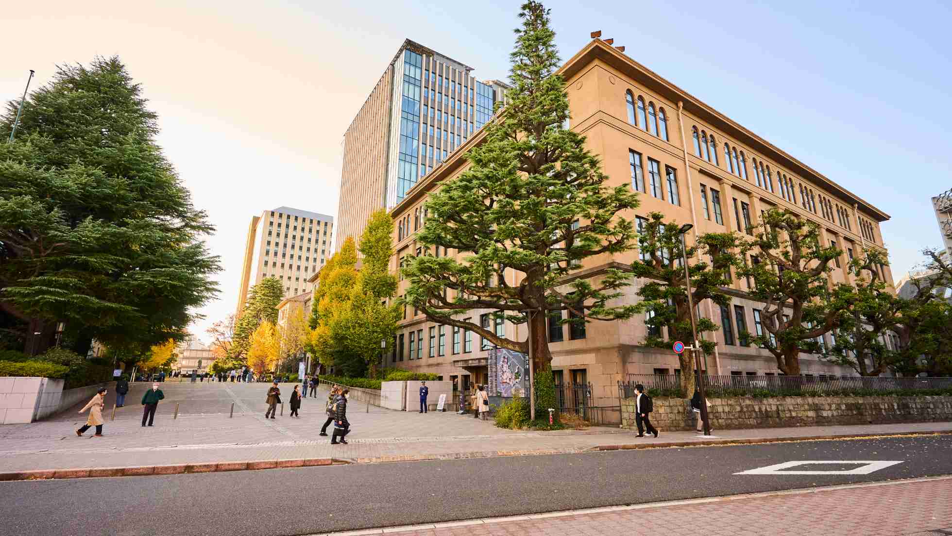 キャンパスの歴史を今に伝える東京歴建｜早稲田大学1号館・2号館の魅力